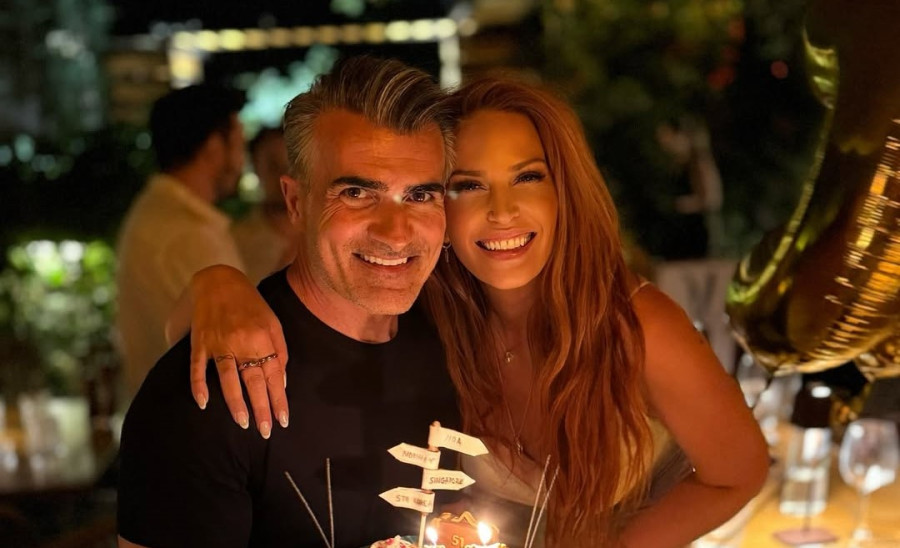 Παύλος Σταματόπουλος: Γιόρτασε τα... κανονικά του γενέθλια με τούρτα αλά Happy traveller. Πόσο έγινε; 15!