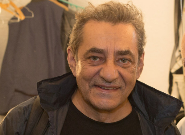 Καφετζόπουλος: «Υπάρχει ηλικιακός ρατσισμός και το κάνω κι εγώ. Επιλέγω ηθοποιούς βάση εξωτερικής εμφάνισης και ηλικίας»