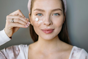 Υαλουρονικό οξύ: Μήπως το πιο διάσημο skincare συστατικό είναι υπερεκτιμημένο;