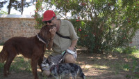 Pet Stories: Ο Γιώργος Καραμίχος μας συστήνει τον Λούξορ και την Ασόκα