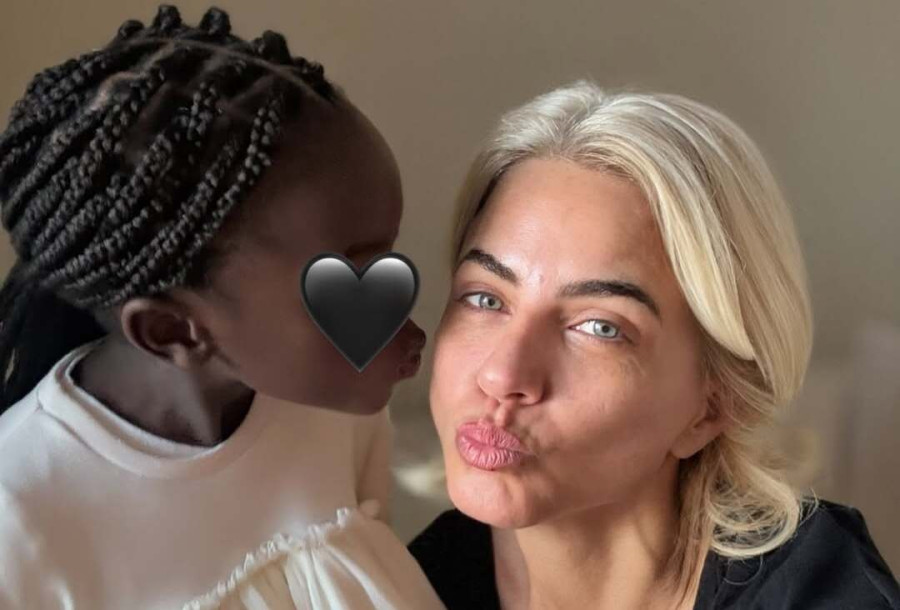 Χριστίνα Κοντοβά: Πήρε την Ada, πήγαν στην Πάτρα και βρέθηκαν στο πιο μεγάλο καρναβαλικό πάρτι της χώρας