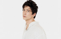 Ποιος είναι ο Milo Manheim, γιος διάσημης ηθοποιού και ο επόμενος Flynn Ryder;
