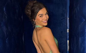 Μελίνα Νικολαϊδη: Γενέθλια στην Ελλάδα, με τη μαμά Δέσποινα να τραγουδάει και μια τρολ κονκάρδα