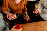 Spring wine guide: Τα κρασιά που αξίζει να δοκιμάσεις αυτή την εποχή