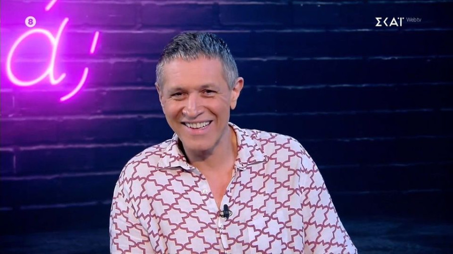 Αιμίλιος Χειλάκης: Πώς τον άλλαξε η Αθηνά Μαξίμου, γιατί νιώθει πιο ευαίσθητος από ποτέ και η απόσταση με τον αδελφό του