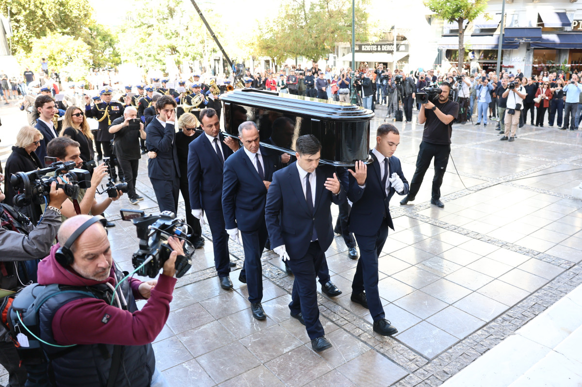 Διονύσης Σαββόπουλος: Οι συγκλονιστικοί επικήδειοι που ακούστηκαν στη Μητρόπολη Αθηνών