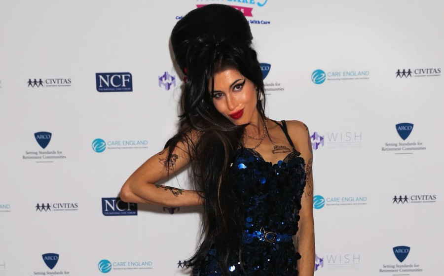 Holly Cosgrove: Η τραγουδίστρια που έκανε το διαδίκτυο να μιλά για...νεκρανάσταση της Amy Winehouse