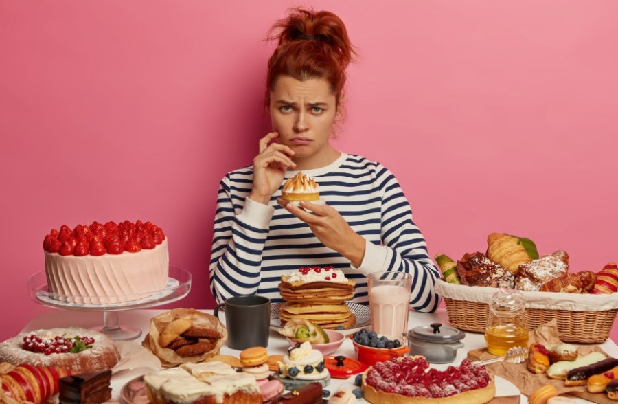Άγχος και λαχτάρα για ζάχαρη: Τι να κάνετε μετά από μία εβδομάδα γεμάτη σνακ