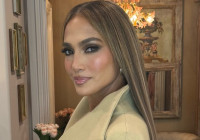 Μισό chic, μισό casual: Το χτένισμα της Jennifer Lopez για το Thanksgiving είναι ό,τι θέλουμε για τις γιορτές