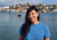 Αθηναΐς Νέγκα: Λανσάρει το… παχάκι πλάτης και αυτοσαρκάζεται ως «αγγούρι» της τηλεόρασης