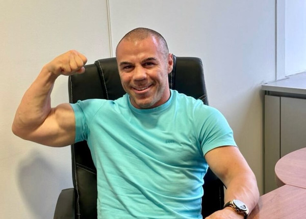 Μιχάλης Ζαμπίδης: Η επιστροφή στο ρινγκ, ο αγώνας με τον Floyd Mayweather Jr. και η συγκίνηση για τις κόρες του