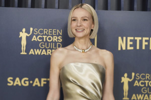 Η Carey Mulligan λανσάρει ένα νέο, super chic κοντό καρέ