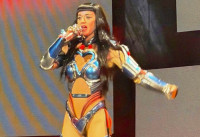 Katy Perry: Η ελληνική παρέα που την είδε σε απόσταση αναπνοής να φιλάει -όχι τον Τριντό- τα χέρια των θαυμαστών της