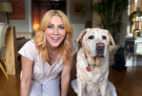 Σμαράγδα Καρύδη: Καθάρισε τον σκύλο της με... ηλεκτρική σκούπα και το αποτέλεσμα είναι ξεκαρδιστικό