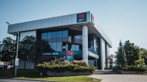 Ο λόγος που οι περισσότερες τράπεζες βρίσκονται σε γωνιακά κτίρια και ίσως δεν τον έχεις προσέξει