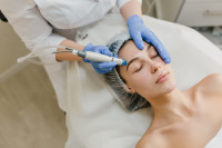 Hydrafacial: Πόσες συνεδρίες χρειάζονται πραγματικά για να αποκτήσετε λαμπερή επιδερμίδα;