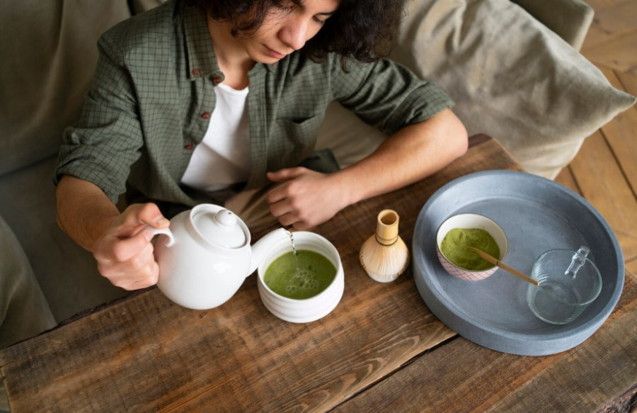 Τι είναι το Hōjicha, αυτό το πράσινο τσάι που θα μπορούσε να αντικαταστήσει το matcha