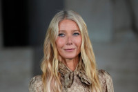 Η Gwyneth Paltrow απέδειξε ότι τα rosewater nails έχουν θέση και στη φθινοπωρινή ρουτίνα σου