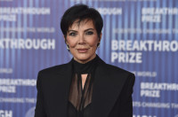 Χωρίς μακιγιάζ, η 70χρονη Kris Jenner αποκαλύπτει τη λαμπερή της επιδερμίδα