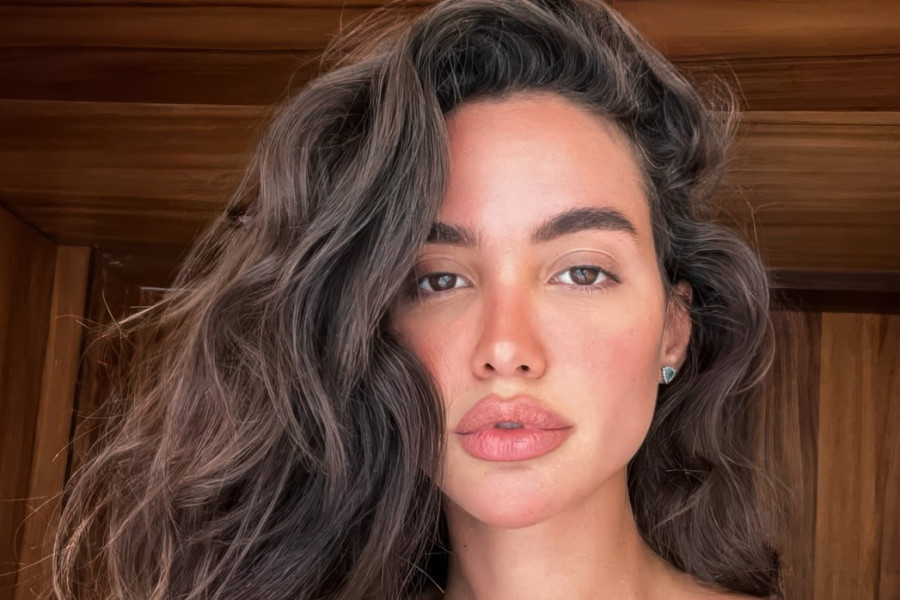 Το beauty tip που κάνει τα μαλλιά να δείχνουν φρεσκοβαμμένα σε δευτερόλεπτα