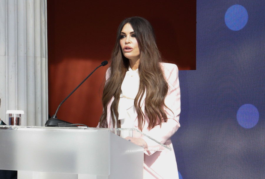 Κίμπερλι Γκίλφοϊλ: Στην Ύδρα με πολυτελή θαλαμηγό και βασιλική υποδοχή