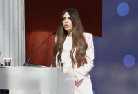 Κίμπερλι Γκίλφοϊλ: Στην Ύδρα με πολυτελή θαλαμηγό και βασιλική υποδοχή