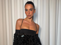 Τα green cat eye νύχια της Dua Lipa είναι το τέλειο mani για το Halloween και όχι μόνο
