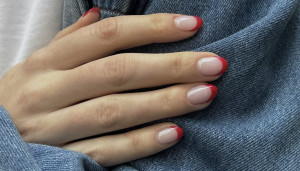 Ανανεωμένο και chic: Το γαλλικό μανικιούρ του 2026 είναι πιο stylish από ποτέ