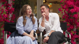 Drew Barrymore: Φώναξε «ΩΠΑ!» και έσπασε πιάτο, αφήνοντας τον Orlando Bloom...παγωτό