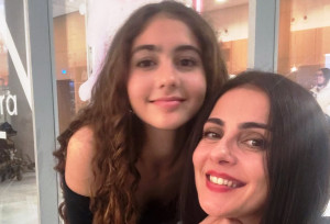 Αγγελική Δαλιάνη: Μετά από χρόνια Πάσχα στο χωριό και στολισμός του Επιταφίου με την κόρη της