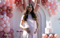 Άννα Πρέλεβιτς: Το όλο ροζ baby shower πάρτι της μάλλον δείχνει πως περιμένει κοριτσάκι
