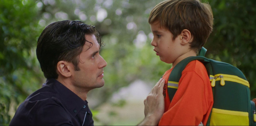 Μπαμπά σ' αγαπώ: Περιμένοντας το τεστ DNA ο Δημήτρης δένεται όλο και πιο πολύ με τον Βίκτωρα