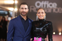Jennifer Lopez: Τη ρώτησαν τρεις φορές αν είναι ζευγάρι με τον Brett Goldstein και τελικά απάντησε