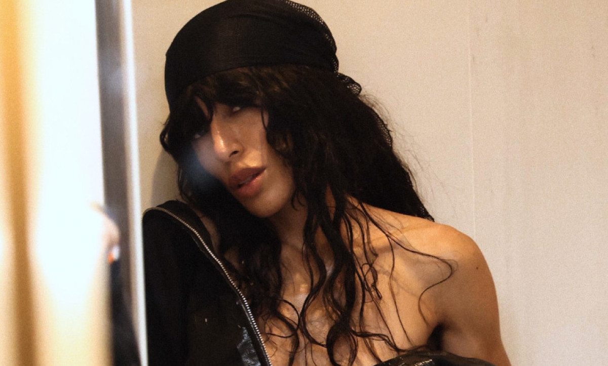 Madwalk: H Lοreen σταμάτησε τους security που μας τύφλωναν βγήκε, σάρωσε κι έφυγε με το ρούχο της Σήλιας που φόραγε στη σκηνή (Αποκλειστικό βίντεο)