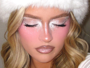 Snowflake Shadow: Το frosty makeup look που υιοθετούμε στις γιορτές