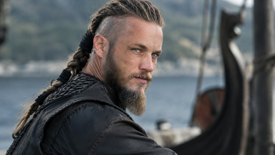 Travis Fimmel: Ξανά στην Ελλάδα ο πρωταγωνιστής των «Vikings», αυτή τη φορά επιλέγοντας τη Μύκονο