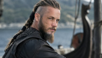 Travis Fimmel: Ξανά στην Ελλάδα ο πρωταγωνιστής των «Vikings», αυτή τη φορά επιλέγοντας τη Μύκονο