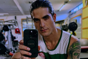 Άρης Μουγκοπέτρος: Το σοκ μετά το ατύχημα, τα πρόσθετα δάχτυλα και η φράση των παιδιών του που άλλαξε τα πάντα