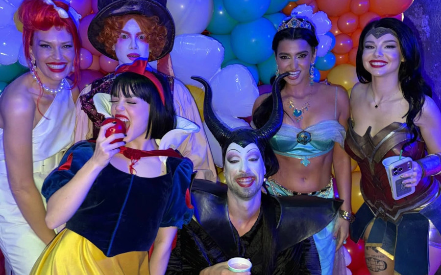 Κι όμως. Δυο celebrities πήγαν στο πάρτι του Fipster με ίδια στολή!