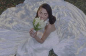Το νυφικό μανικιούρ της Selena Gomez είναι βγαλμένο από παραμύθι