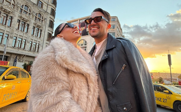 Μαριαλένα Ρουμελιώτη - Σάκης Κατσούλης: Έκαναν gender reveal πάρτι και έμαθαν το φύλο του μωρού που περιμένουν