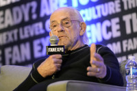 Wednesday σεζόν 2: Πώς προέκυψε η cameo εμφάνιση του Christopher Lloyd;