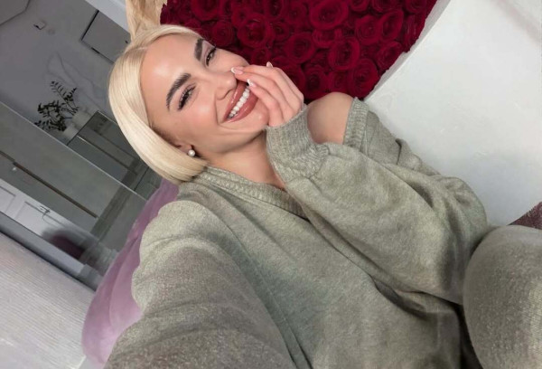 Τούνη: Θα ζηλέψεις με το πού την πήγε ταξίδι ο Σπυριδωνίδης! Φοράει μονόπετρο ή κάνουν πουλάκια τα ματάκια μας;