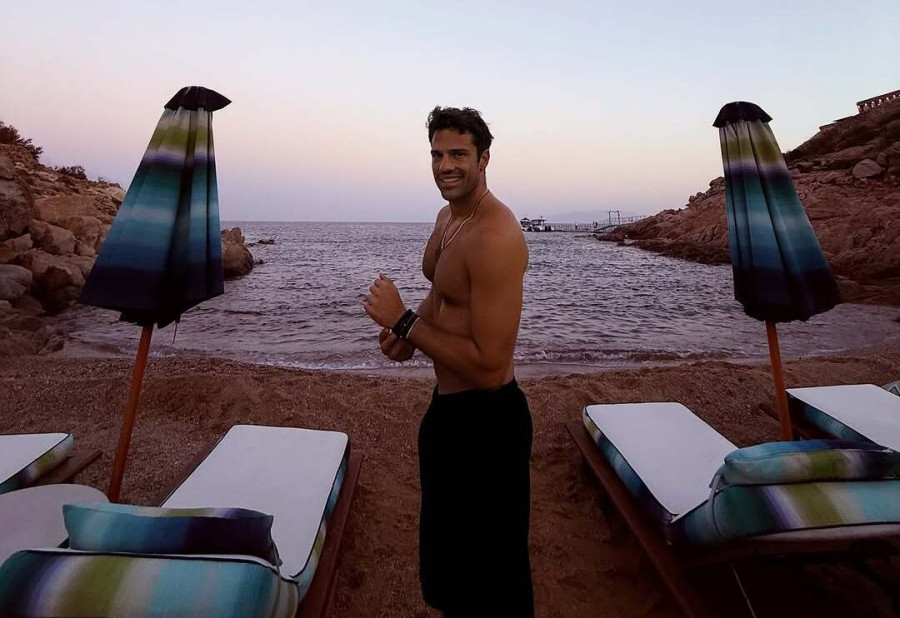 Κωνσταντίνος Αργυρός: Ανέβασε στιγμιότυπα fitness και χαλάρωσης στη Μύκονο, αφήνοντας εκτός τη βάφτιση του γιου του