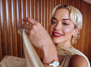 Rita Ora και Taylor Swift έβαλαν στα νύχια τους κάτι από το γκλίτερ της παιδικής μας ηλικίας
