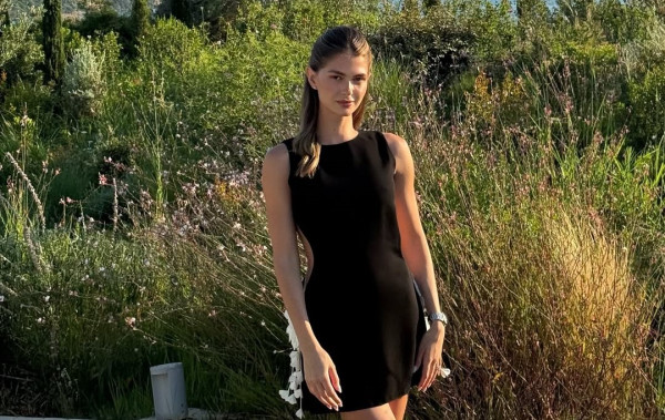 Αμαλία Κωστοπούλου: Το line up της στο skincare έχει άρωμα Hailey Bieber και κάτι από τον σκύλο της!