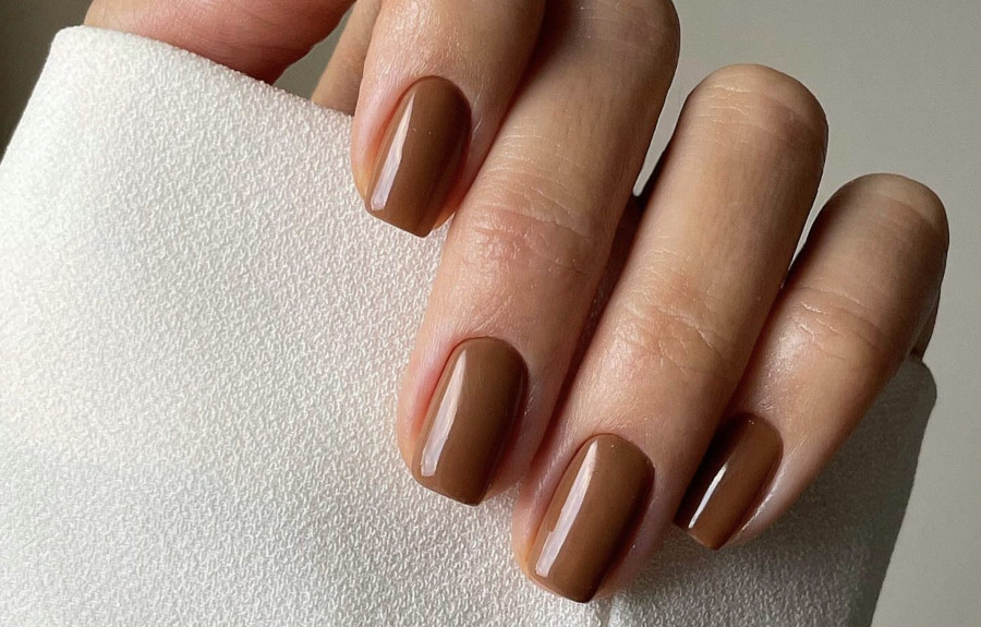 Τα «Chai Latte» nails της Jennifer Lopez είναι η πιο κομψή τάση του φθινοπώρου: 5 τρόποι να τα υιοθετήσετε