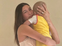 Hailey Bieber: Μόλις μοιράστηκε όλα τα αγαπημένα της beauty προϊόντα της εγκυμοσύνης