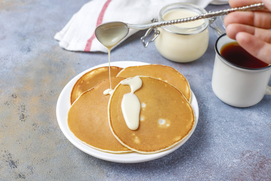 Πώς να αποφύγετε τους σβόλους στη ζύμη για κρέπες;