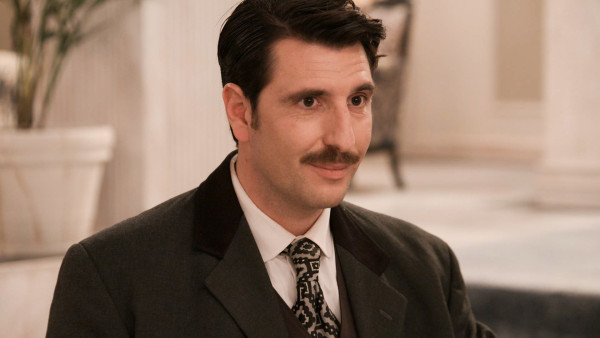 Grand Hotel: Ο Ρήγας συλλαμβάνεται την ώρα που ο Πέτρος αποφασίζει να μιλήσει στην Αλίκη